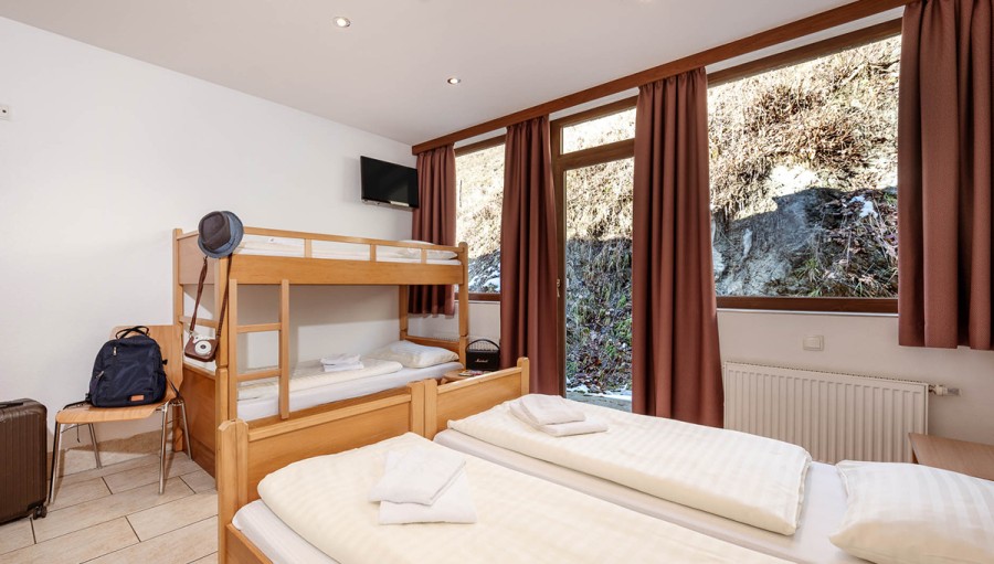 Zimmer mit Stockbetten im Hotel Josef